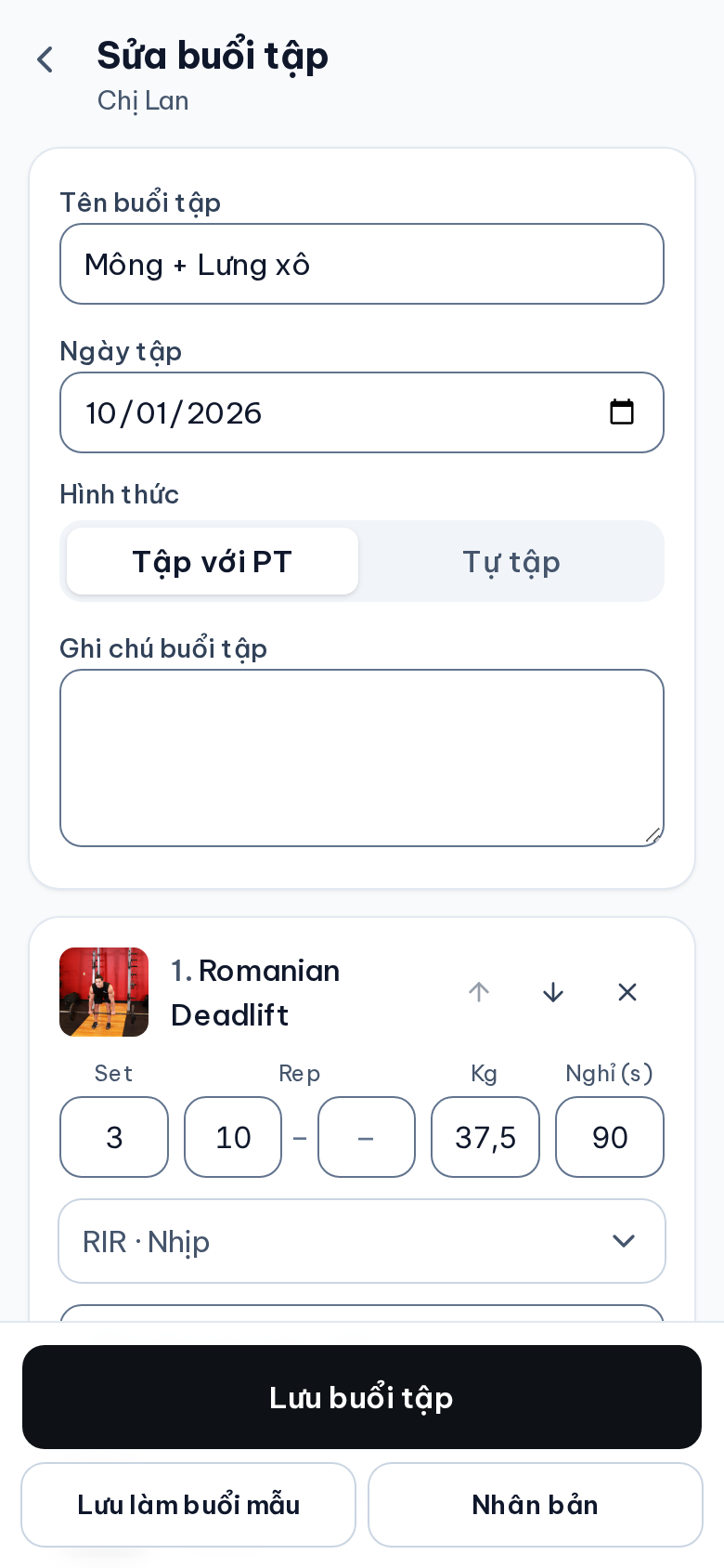 Màn hình sửa buổi tập với số hiệp, số lần, mức tạ và thời gian nghỉ của từng bài